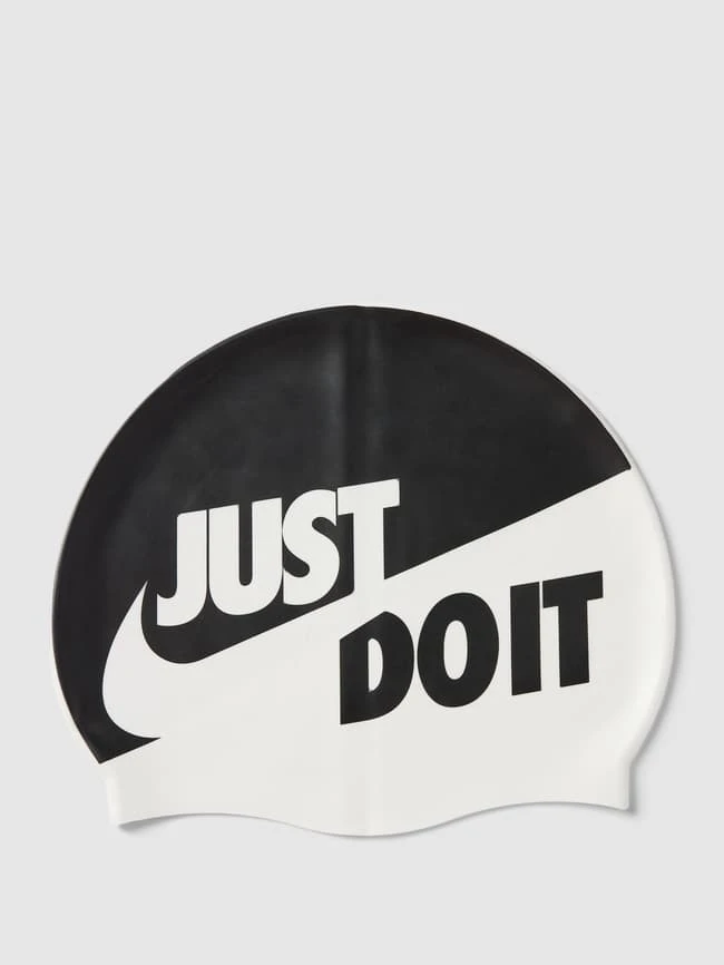 Nike Badekappe Mit Statement-Print Modell 'SLOGAN CAP' - Schwarz 3 Nike Badekappe Mit Statement-Print Modell 'SLOGAN CAP' - Schwarz